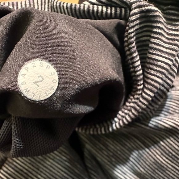 Lululemon On The Fly Pant size 2 - Picture 12 of 13